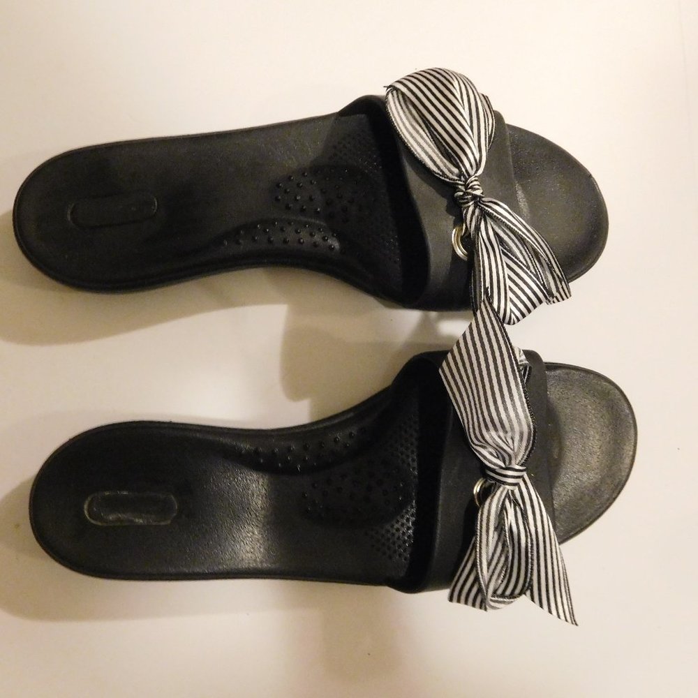 Okabashi Women’s Orthopedic Black/White Bow Slip On Sandals—Size 7